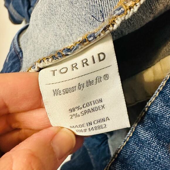 Torrid Denim Medium Distressed Long Sleeves Cotton Jeans Jacket Size 3X - Picture 7 of 9